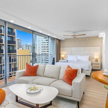 Steps To Waikiki Beach! Newly Renovated With 75" Tv Хонолулу Екстериор снимка