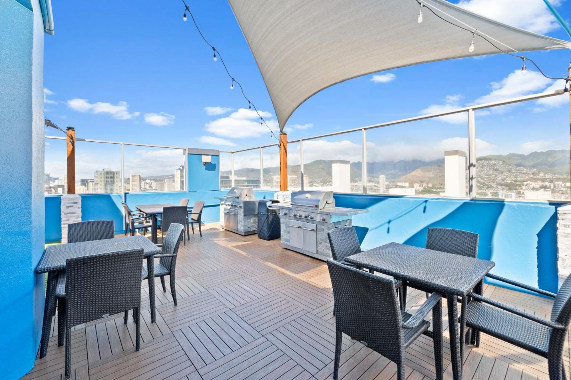 Steps To Waikiki Beach! Newly Renovated With 75" Tv Хонолулу Екстериор снимка