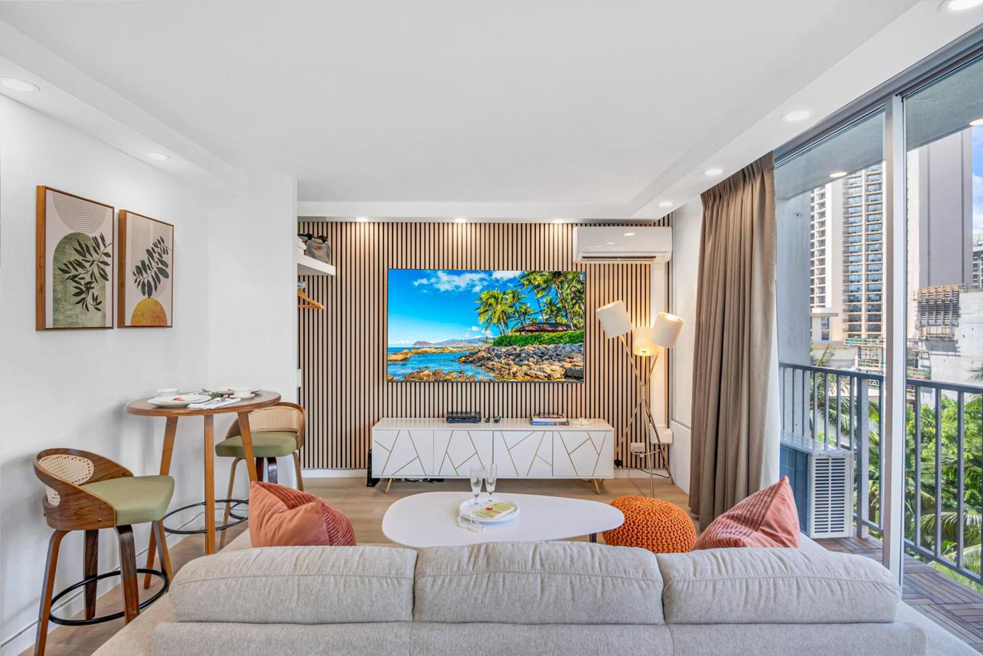 Steps To Waikiki Beach! Newly Renovated With 75" Tv Хонолулу Екстериор снимка