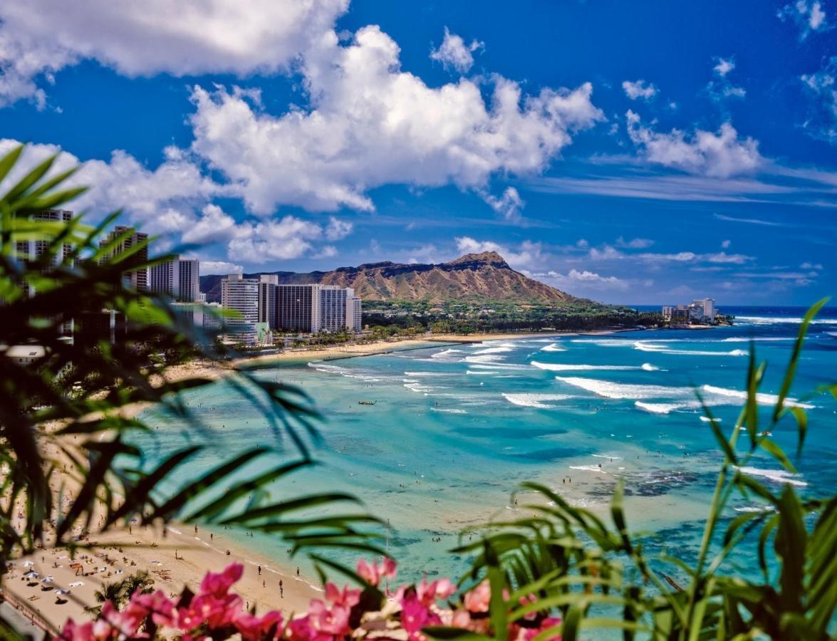 Steps To Waikiki Beach! Newly Renovated With 75" Tv Хонолулу Екстериор снимка