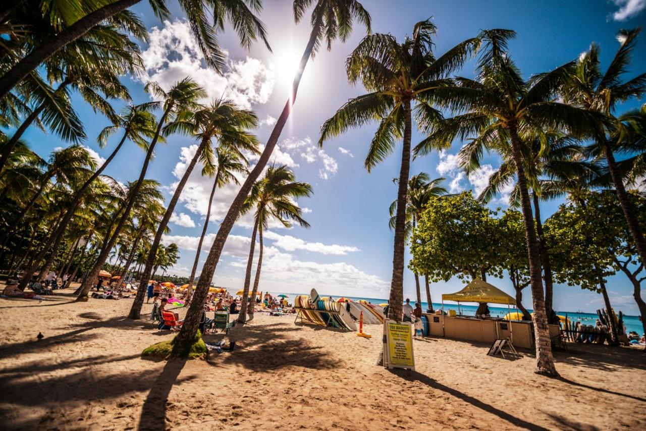 Steps To Waikiki Beach! Newly Renovated With 75" Tv Хонолулу Екстериор снимка