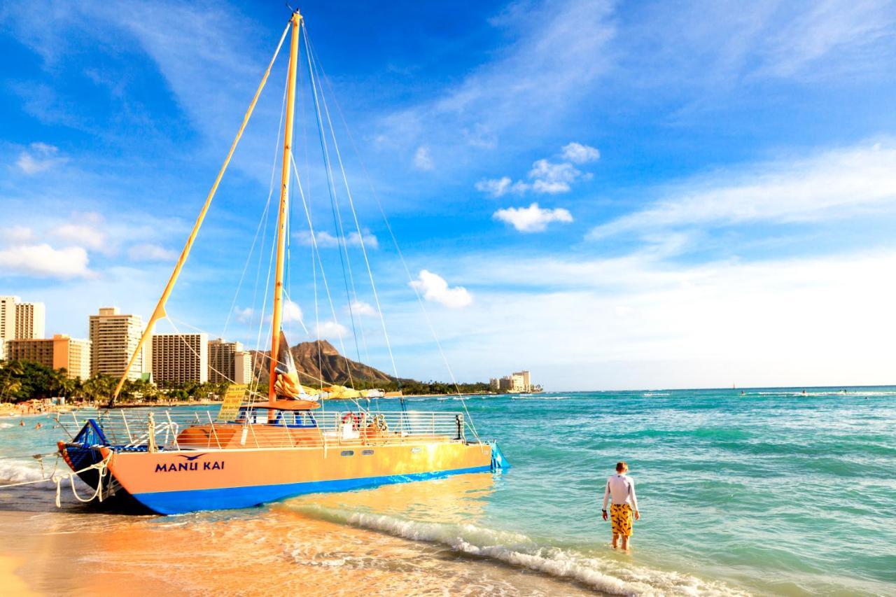 Steps To Waikiki Beach! Newly Renovated With 75" Tv Хонолулу Екстериор снимка